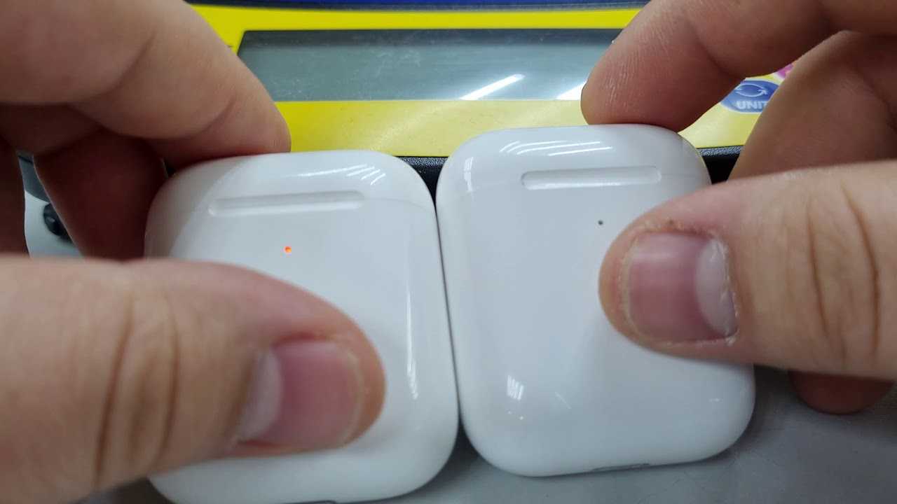 Как отличить оригинальные airpods. Аирподс 2 оригинал и копия. Аирподс 2 оригинал и подделка отличия. AIRPODS 2 оригинал отличие от копии. AIRPODS 2 оригинал и подделка.