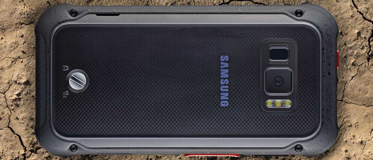 Samsung выпустила неубиваемый смартфон. впервые за многие годы с огромной съемной батареей. фото - cnews