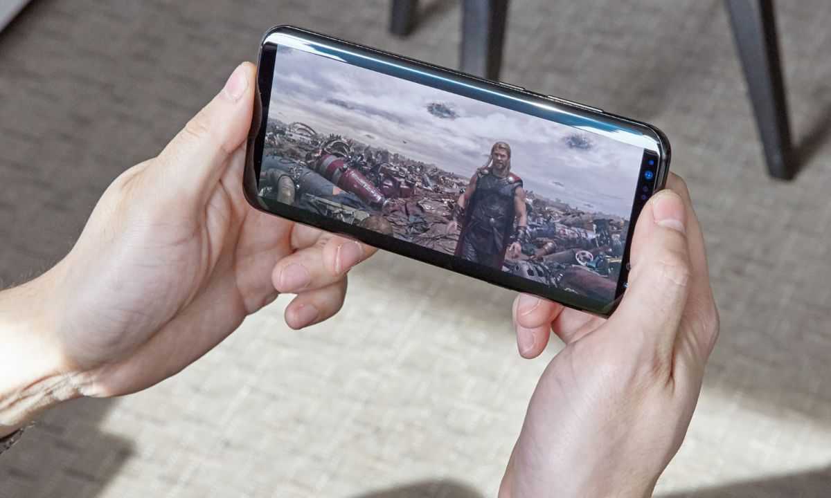 Обзор телефона нова. Samsung Samsung Galaxy s9+ в руке. S9+ в руке. Galaxy s23 в руке.