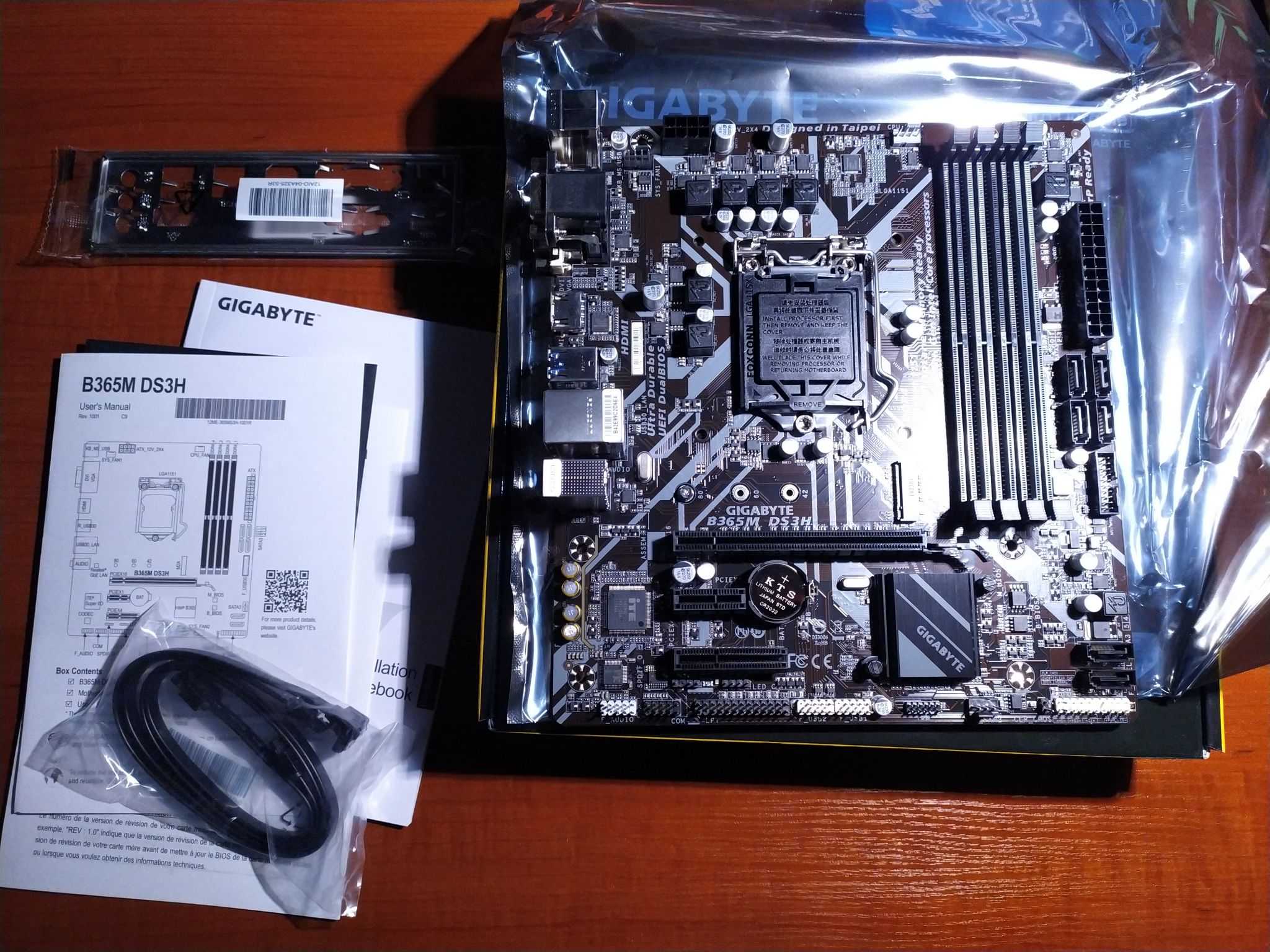 Плата gigabyte b560m h. Gigabyte b365 ds3h. Gigabyte b365m ds3h сокет. Материнская плата Gigabyte b365m h. Gigabyte b365m ds3h b365m ds3h.