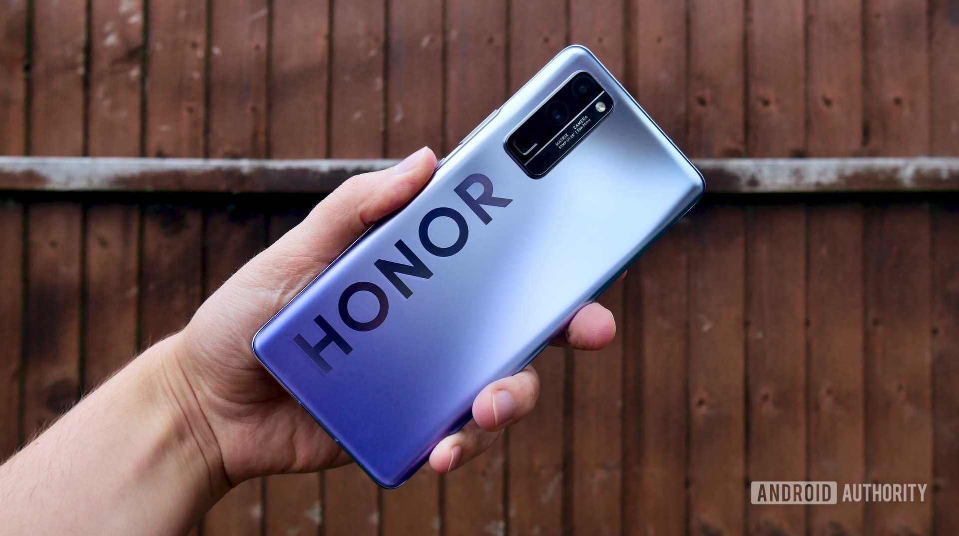 С 1 по 8 марта в российском интернет-магазине HONOR проходит праздничная распродажа, на которой можно будет купить лучшие смартфоны Хонор с неплохой