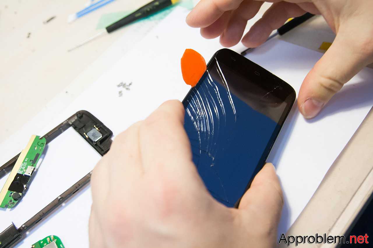 Что делать, если вы разбили дисплей на своём смартфоне?