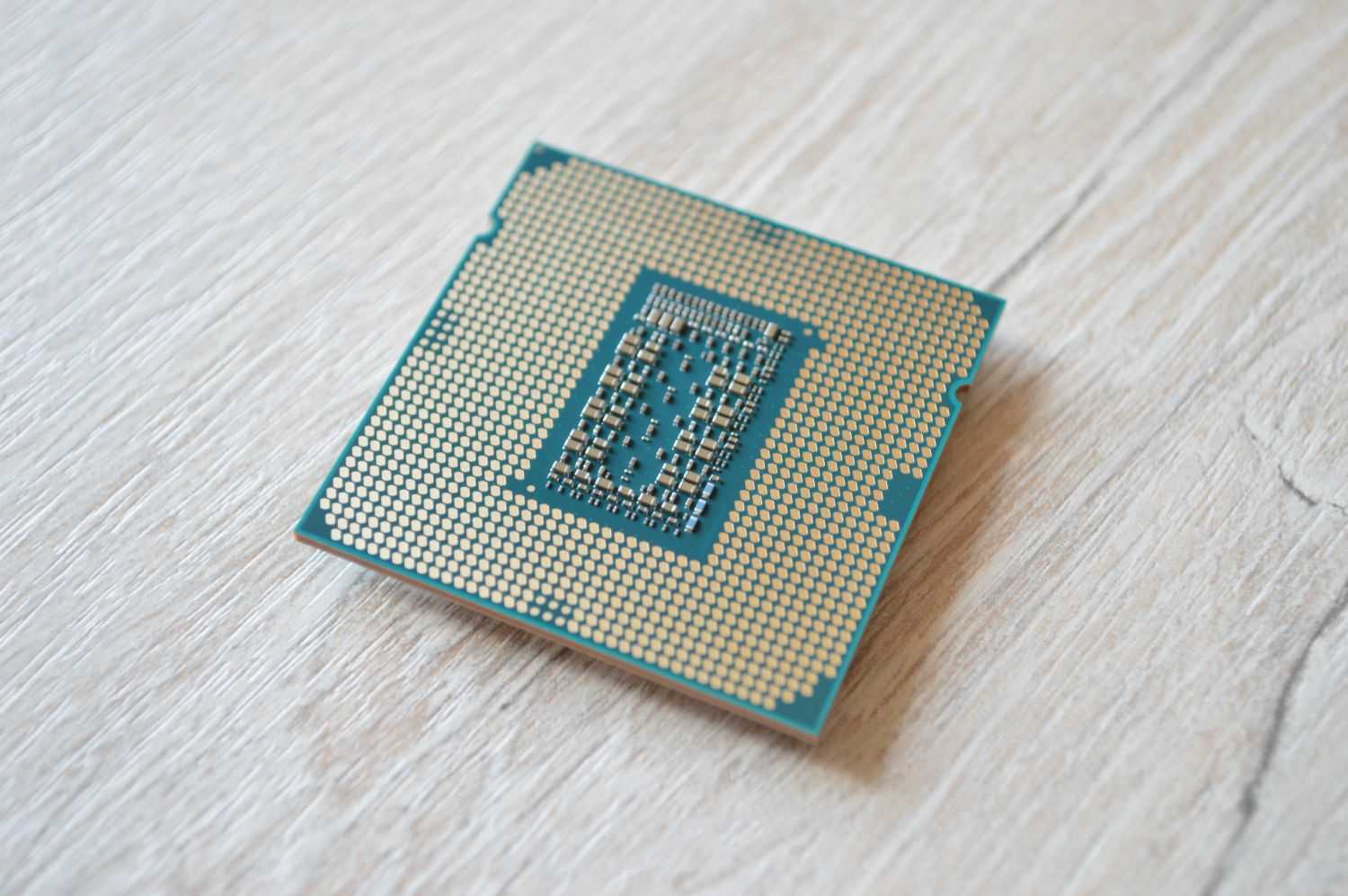 Intel core i5-11400f vs intel core i5-11400